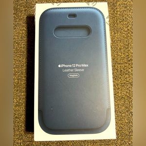 Apple leather sleeve MagSafe NEW